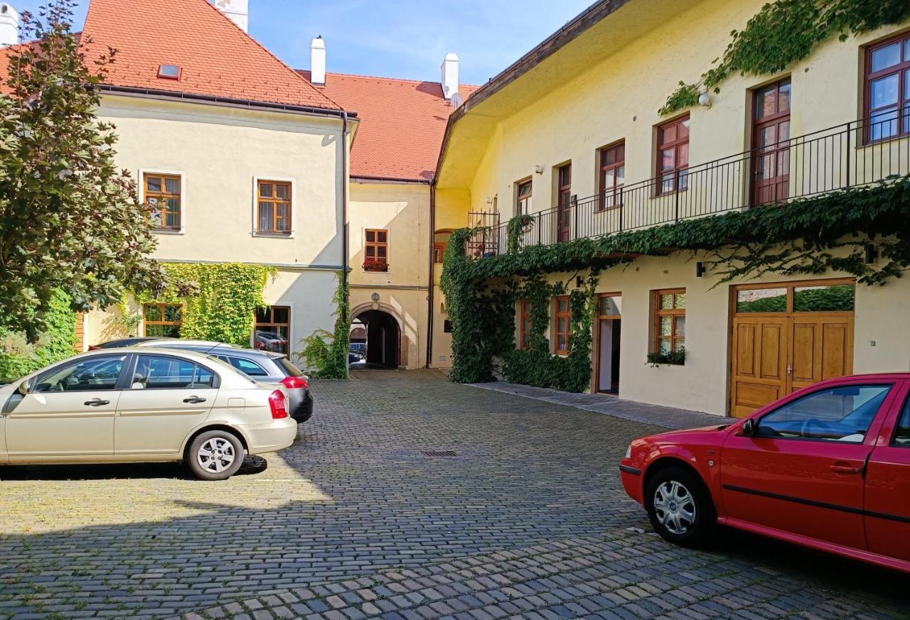 Penzion U Cisare Zikmunda Зноймо Экстерьер фото